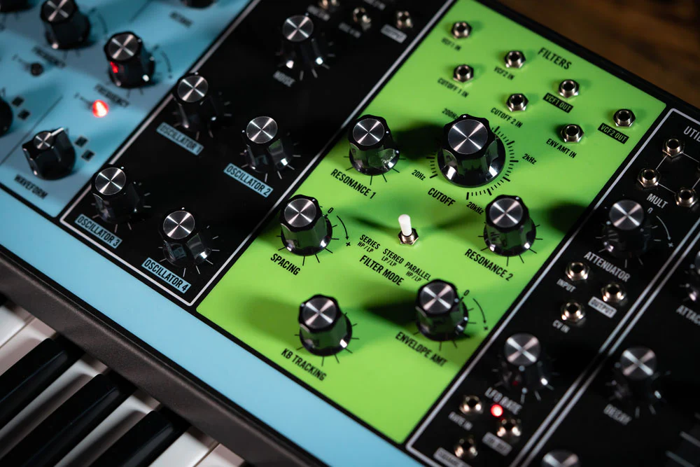 Moog Matriarch Patchable 4-note Paraphonic Analogue Synthesiser - Image 13