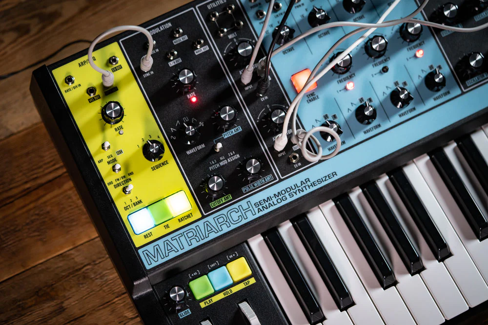 Moog Matriarch Patchable 4-note Paraphonic Analogue Synthesiser - Image 17
