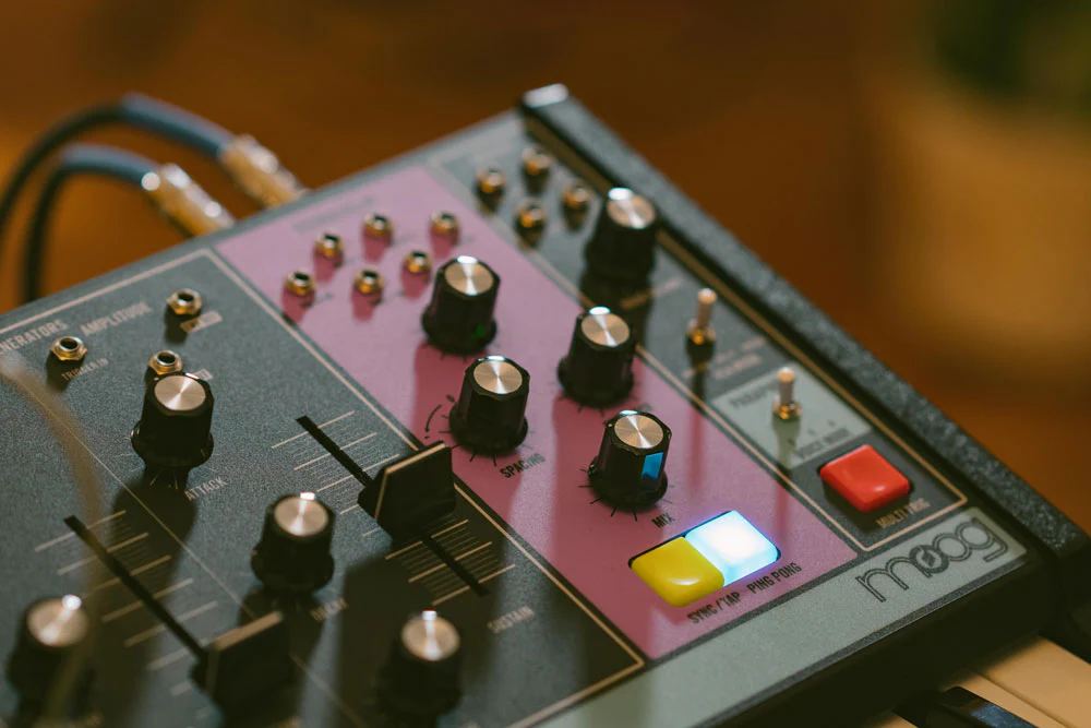 Moog Matriarch Patchable 4-note Paraphonic Analogue Synthesiser - Image 9