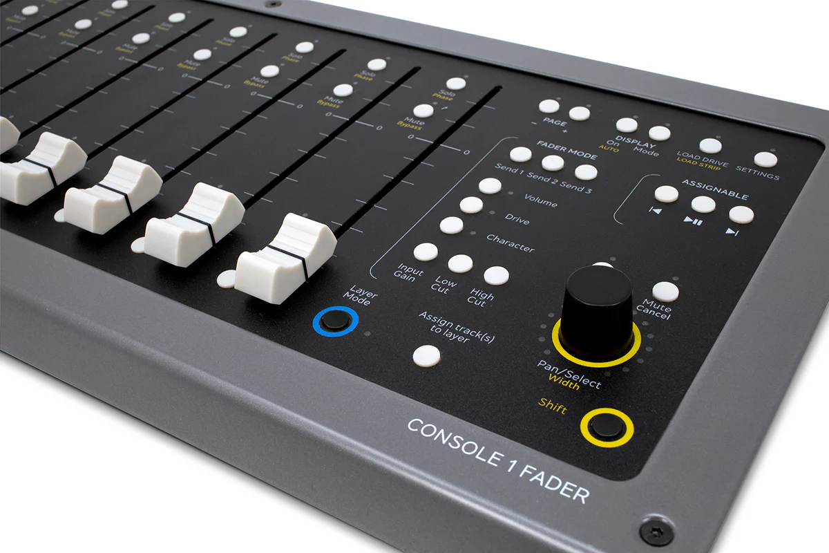Softube Console 1 Fader Motorised 10-Fader Mixer - Image 3