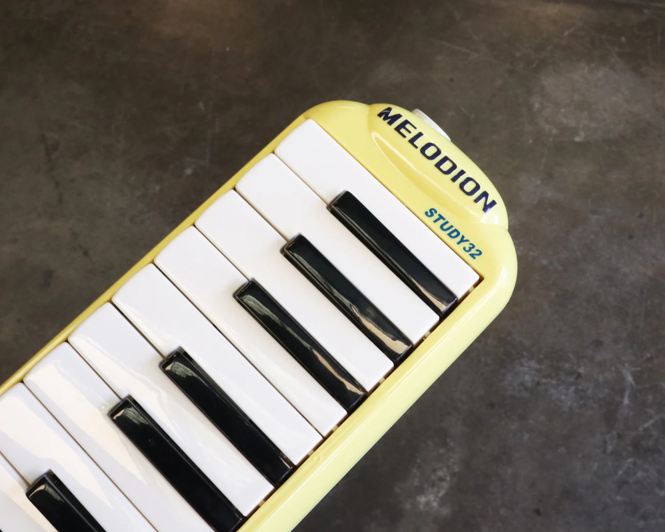 Suzuki Study 32 Key Alto Melodica - Yellow - Image 2
