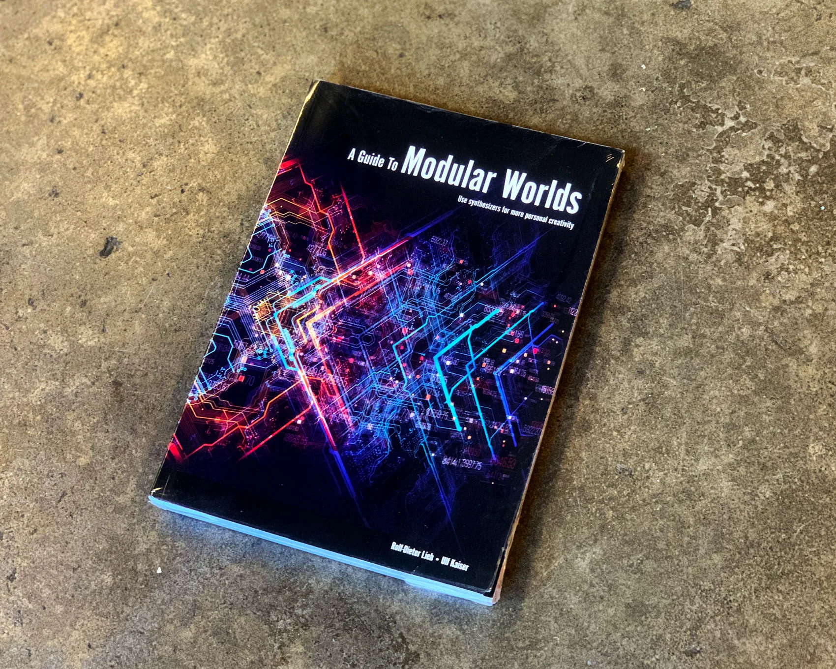 Rory Dow - A Guide to Modular Worlds: Use Synthesizers for more personal creativity