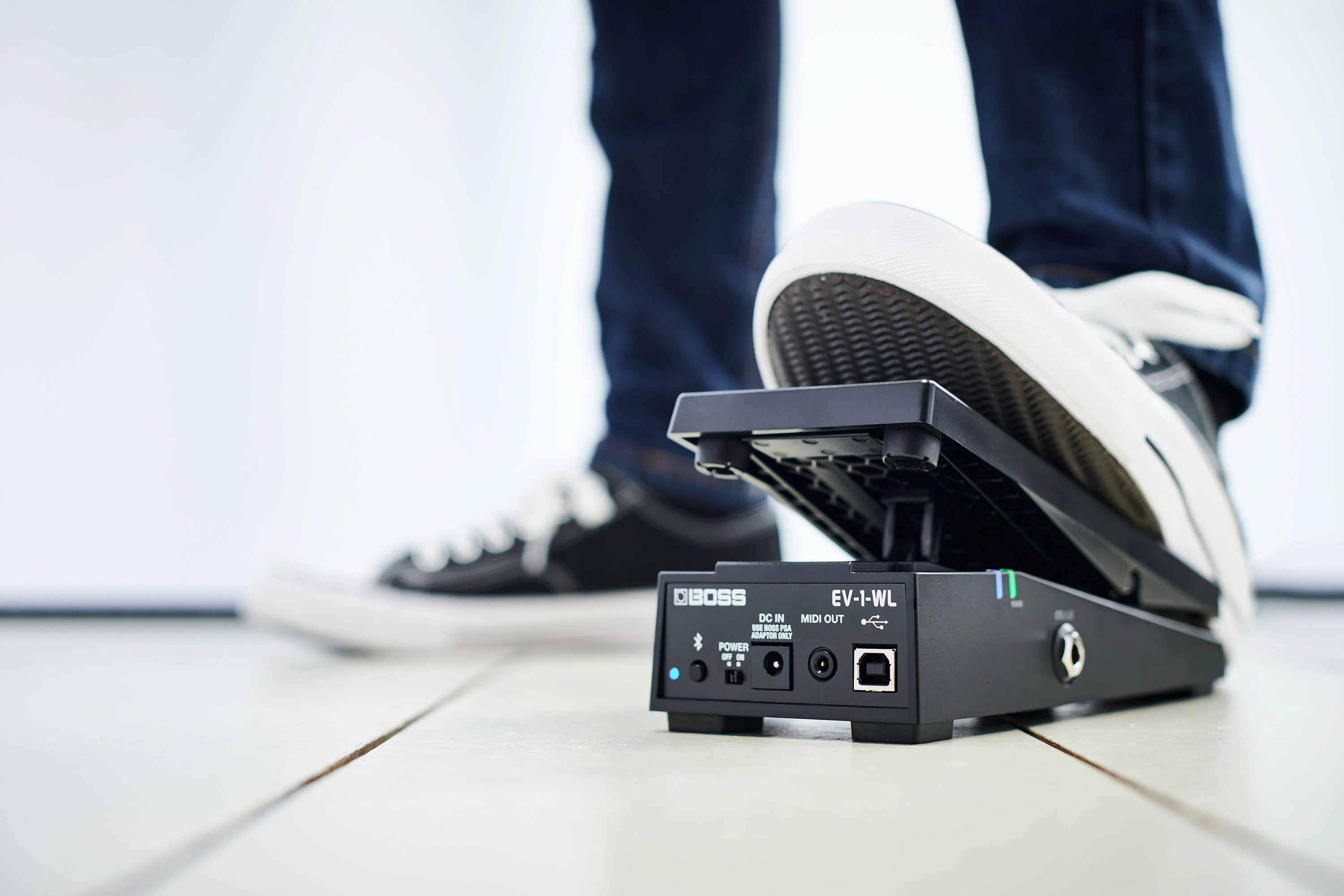 BOSS EV-1-WL Wireless Expression Pedal - Image 15