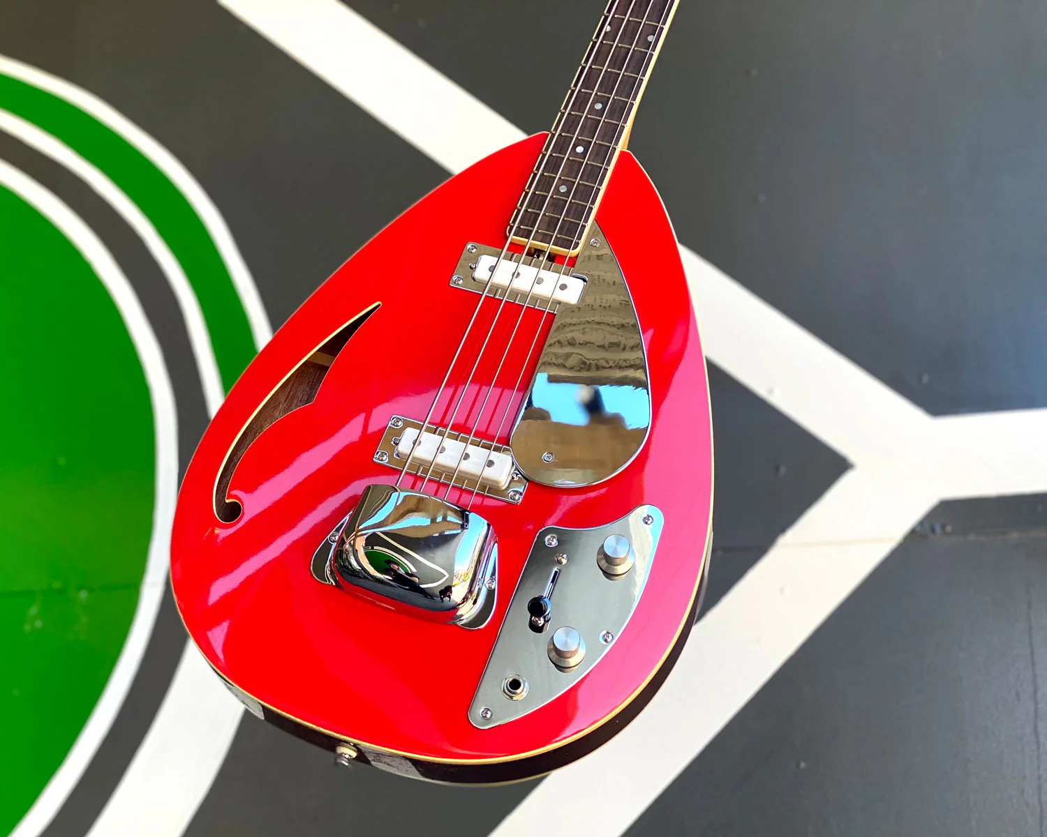 VOX Limited Edition Tear Drop Bass - Racing Red - Image 7
