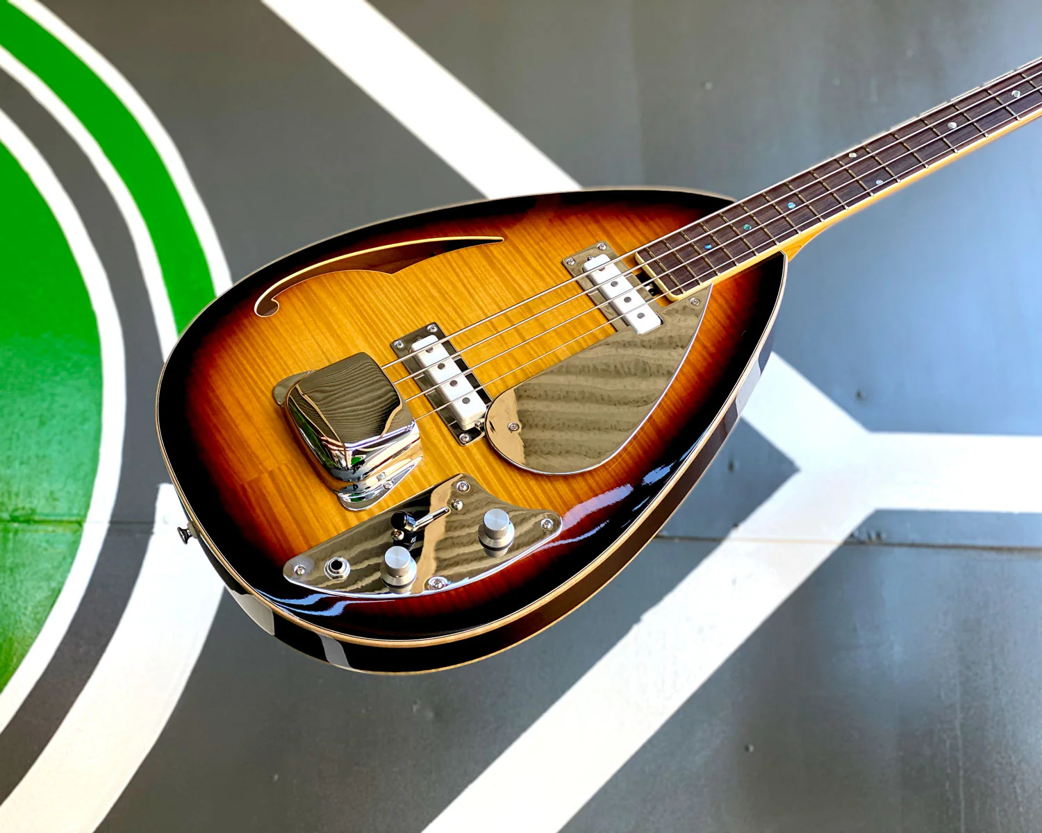 Limited Edition VOX Teardrop Bass - Sunburst