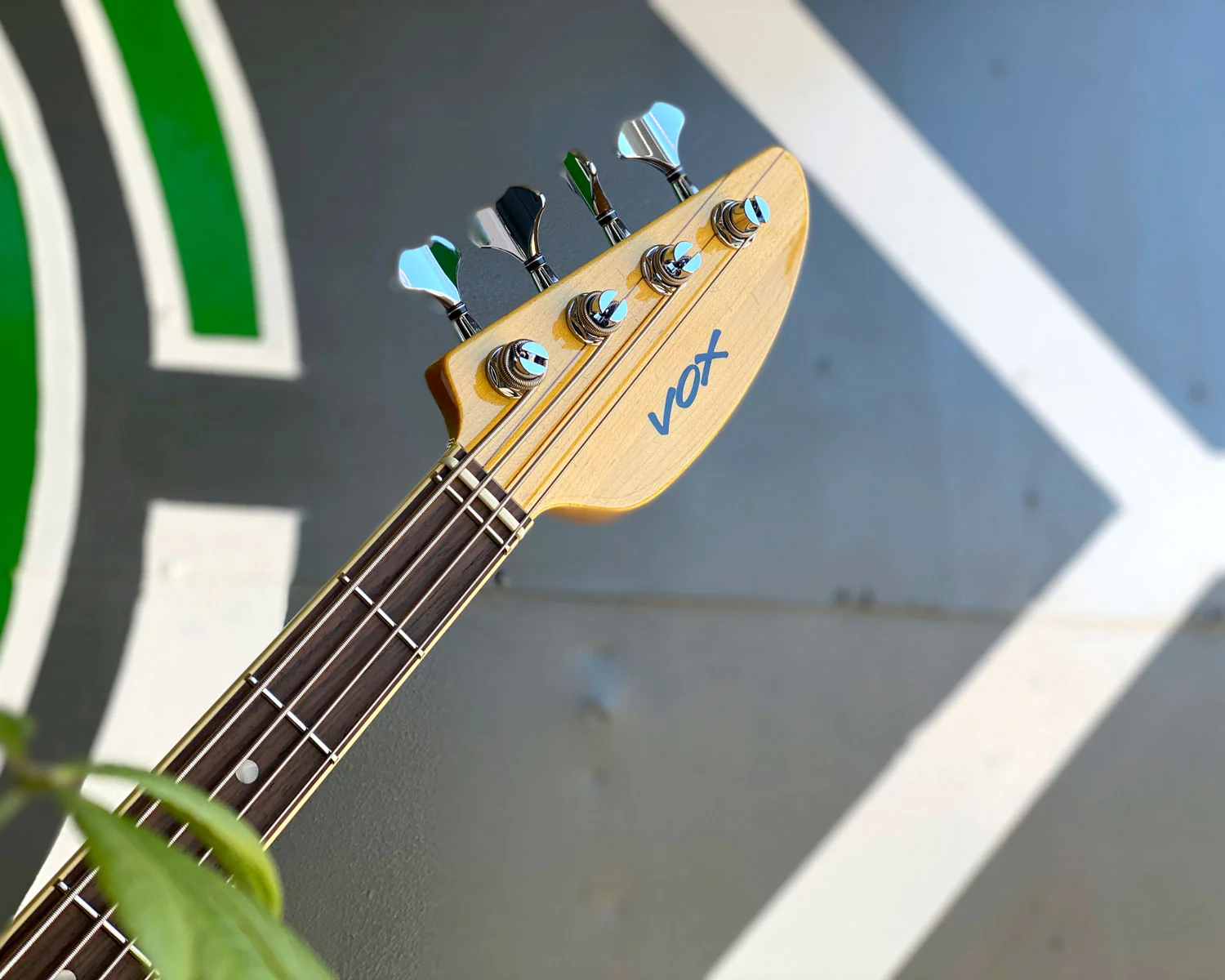 Limited Edition VOX Teardrop Bass - Sunburst - Image 2