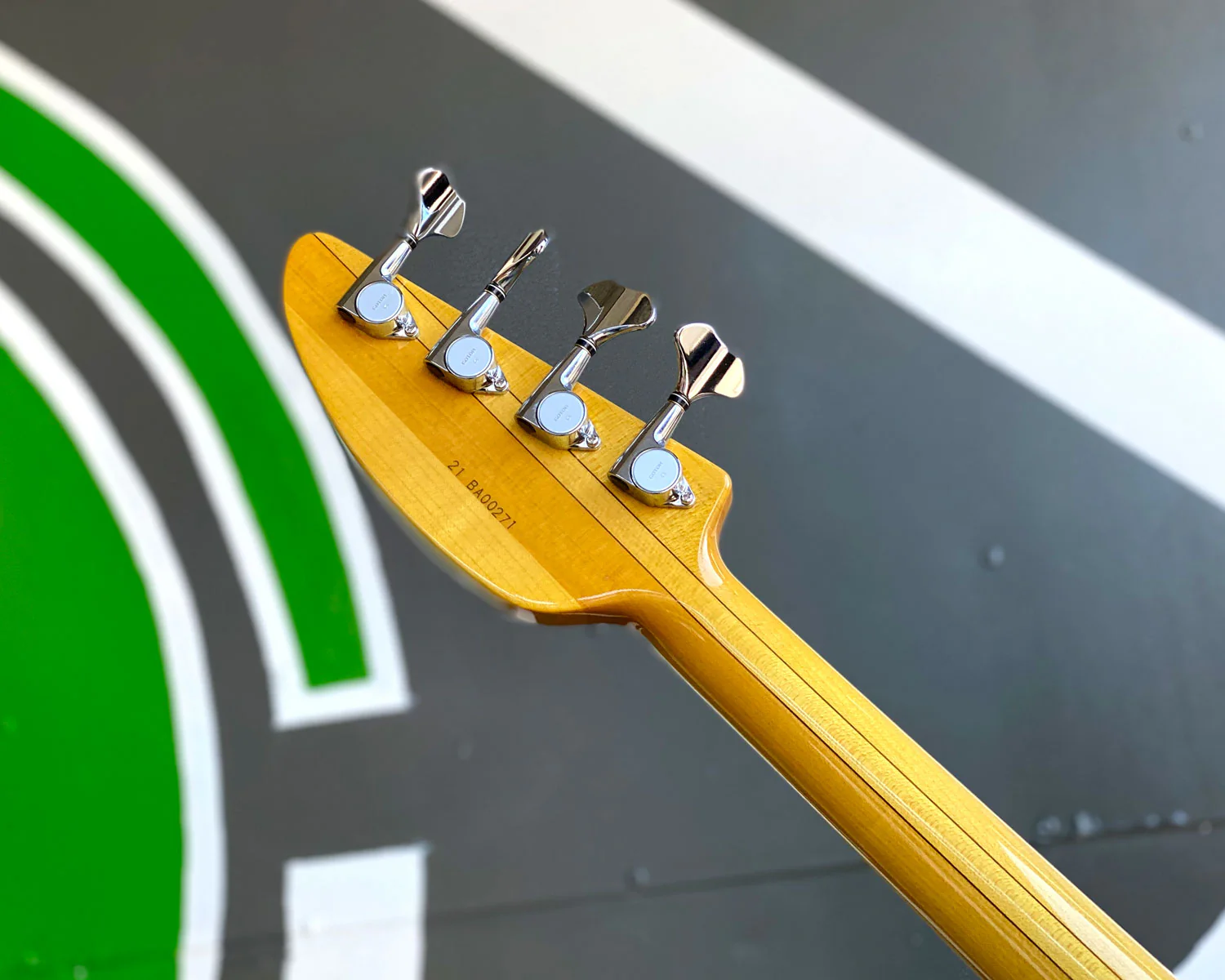 Limited Edition VOX Teardrop Bass - Sunburst - Image 4