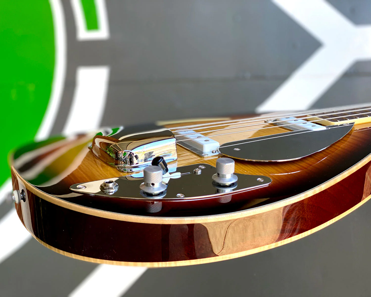 Limited Edition VOX Teardrop Bass - Sunburst - Image 5