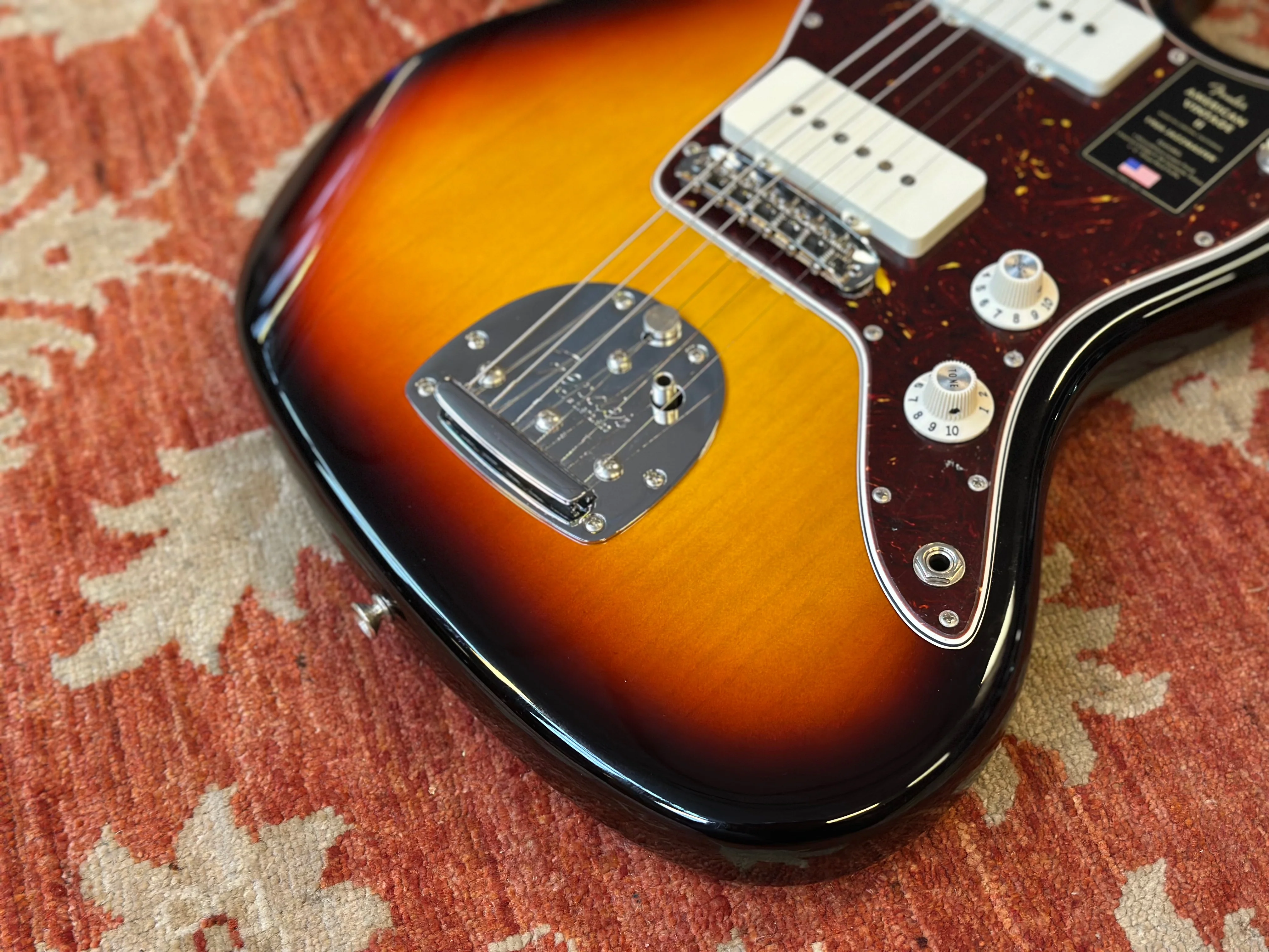 B Stock American Vintage II 1966 Jazzmaster - 3-Colour Sunburst - Image 9