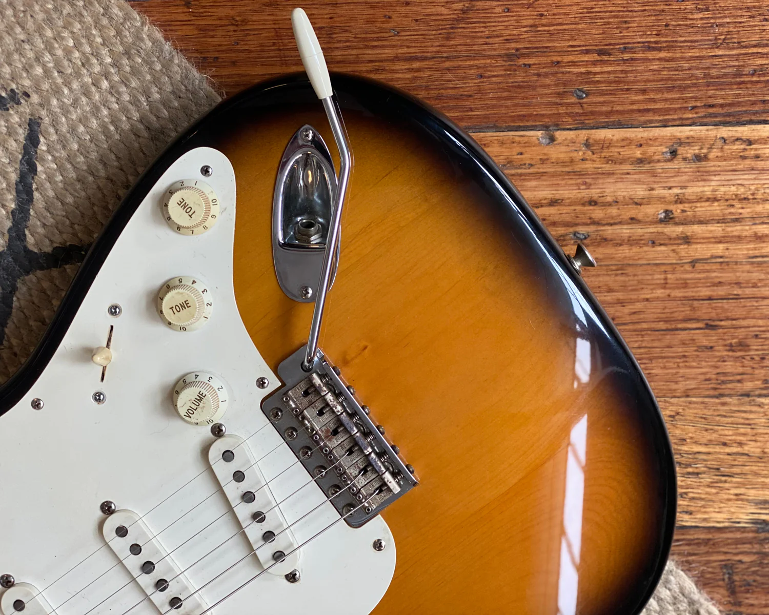 '94 Fender US Vintage Series - '57 Reissue Stratocaster - 2 Colour Sunburst - Image 14