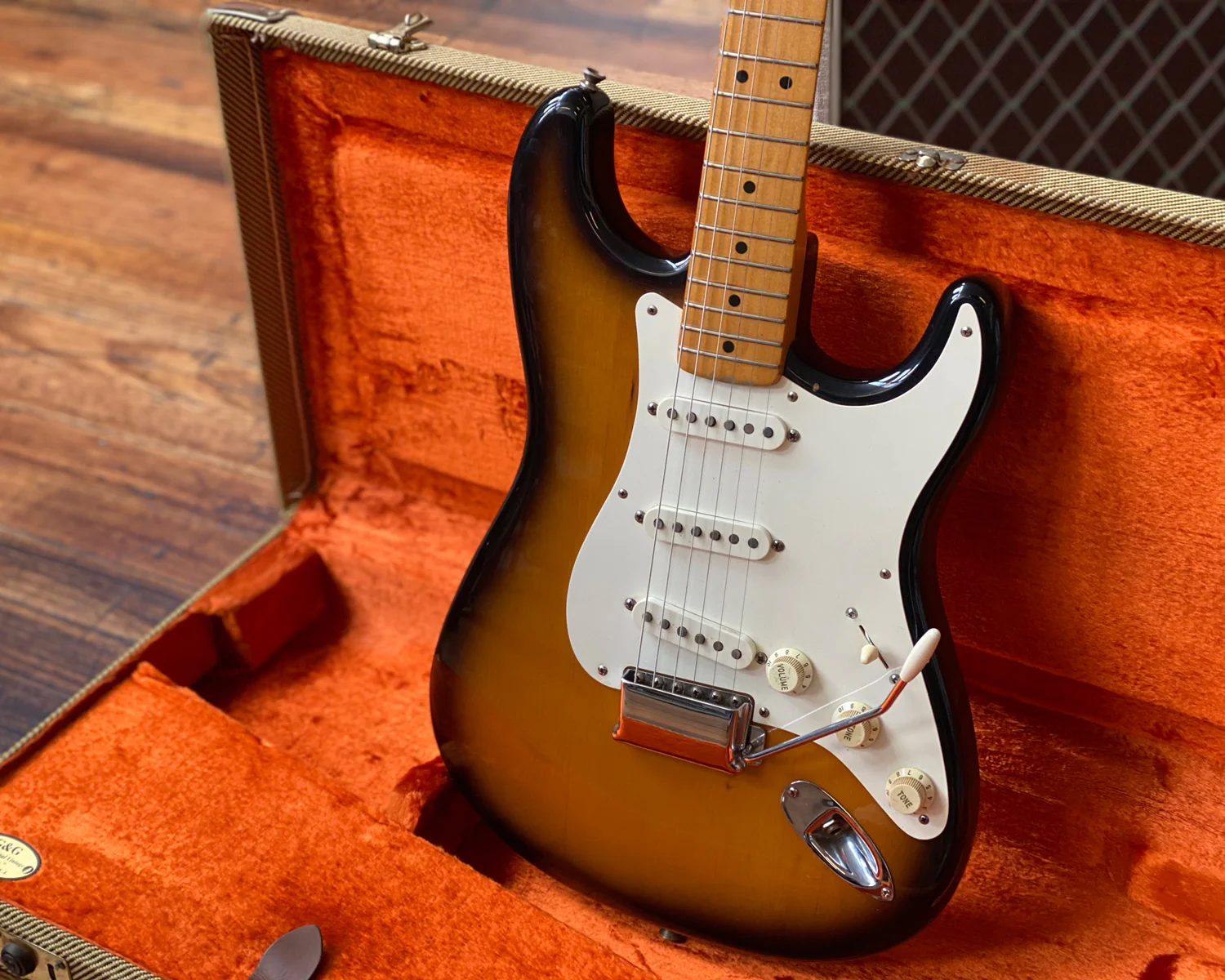 '94 Fender US Vintage Series - '57 Reissue Stratocaster - 2 Colour Sunburst - Image 3