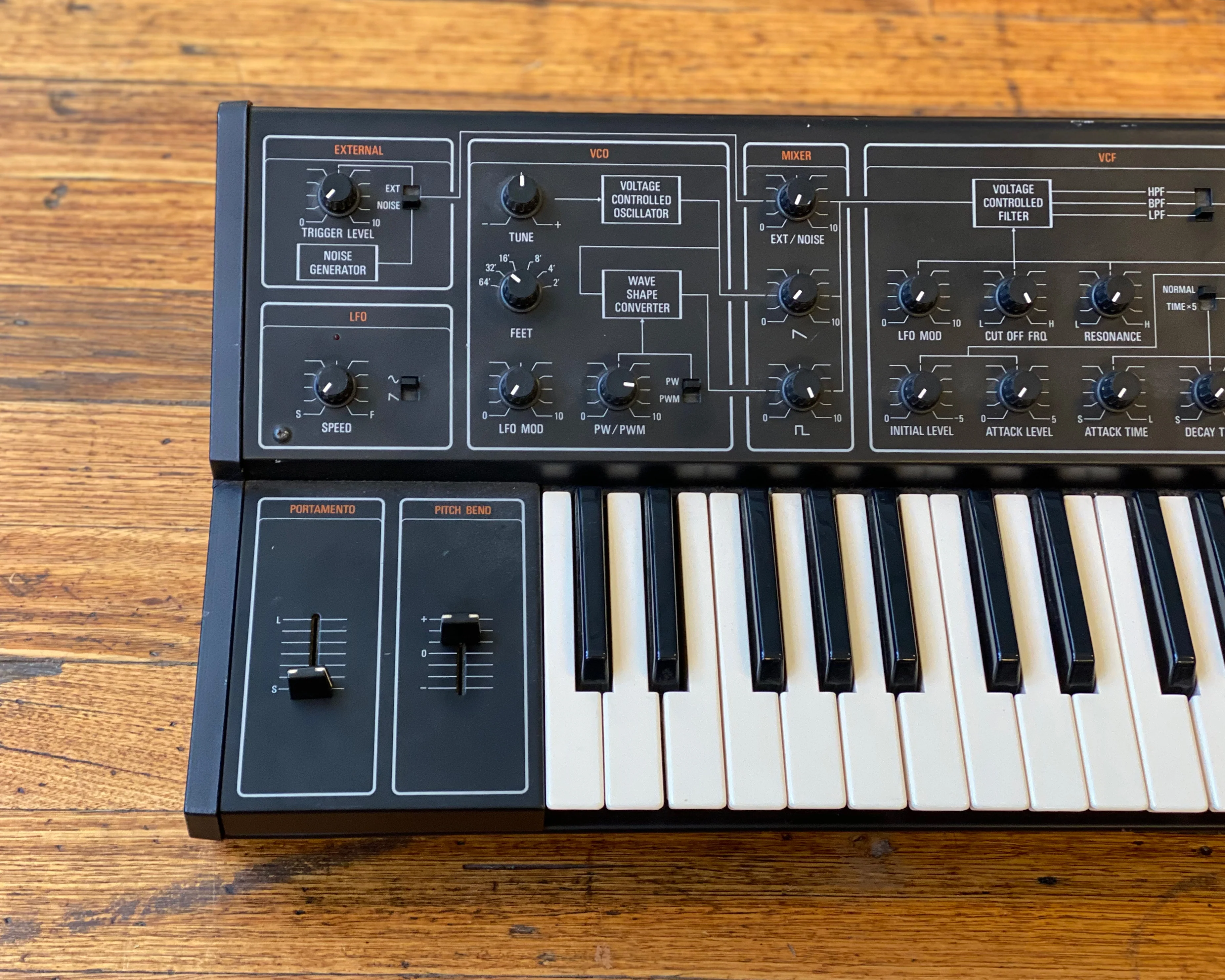 YAMAHA CS-10 Analogue Monophonic Synthesizer - Image 2