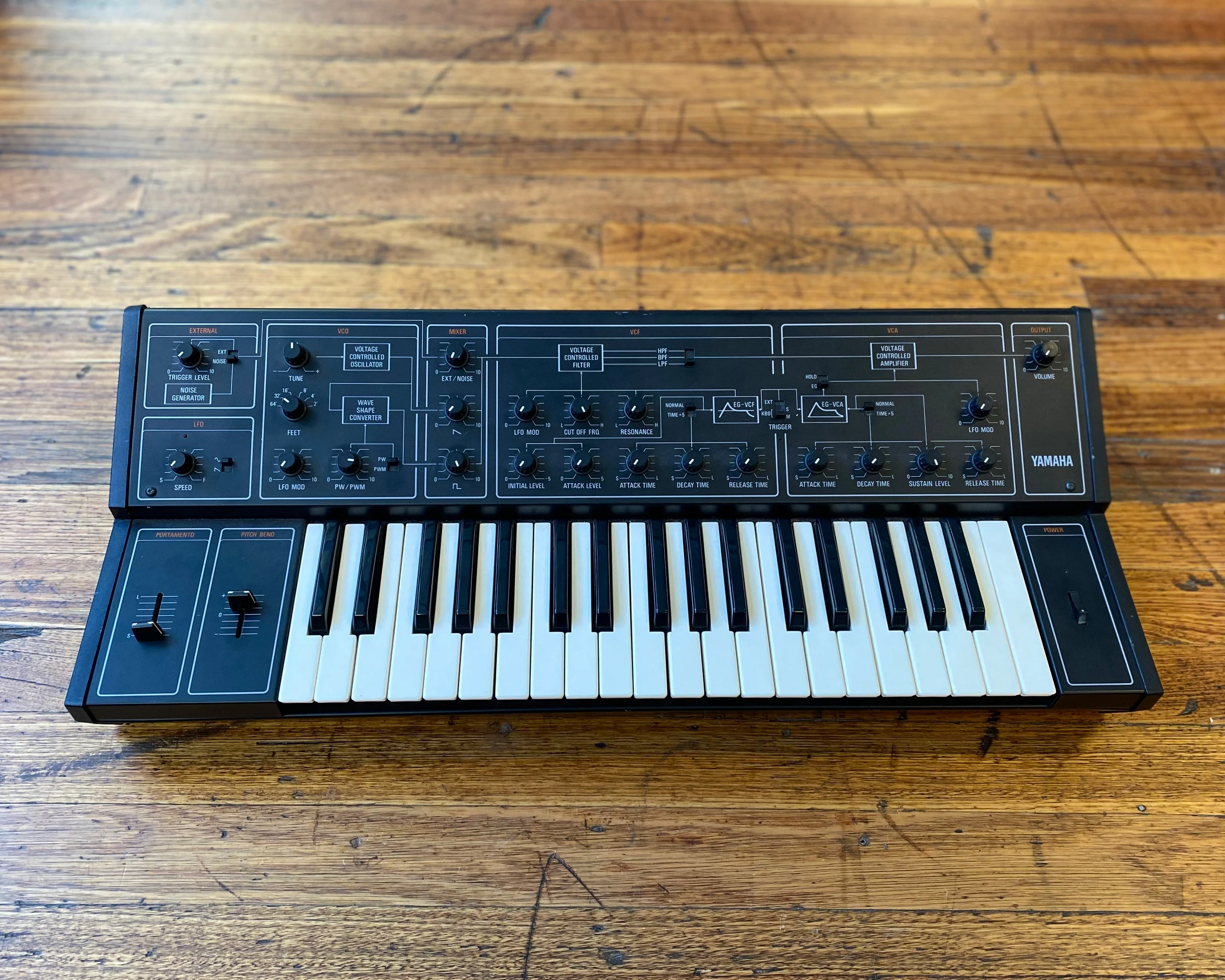 YAMAHA CS-10 Analogue Monophonic Synthesizer - Image 3