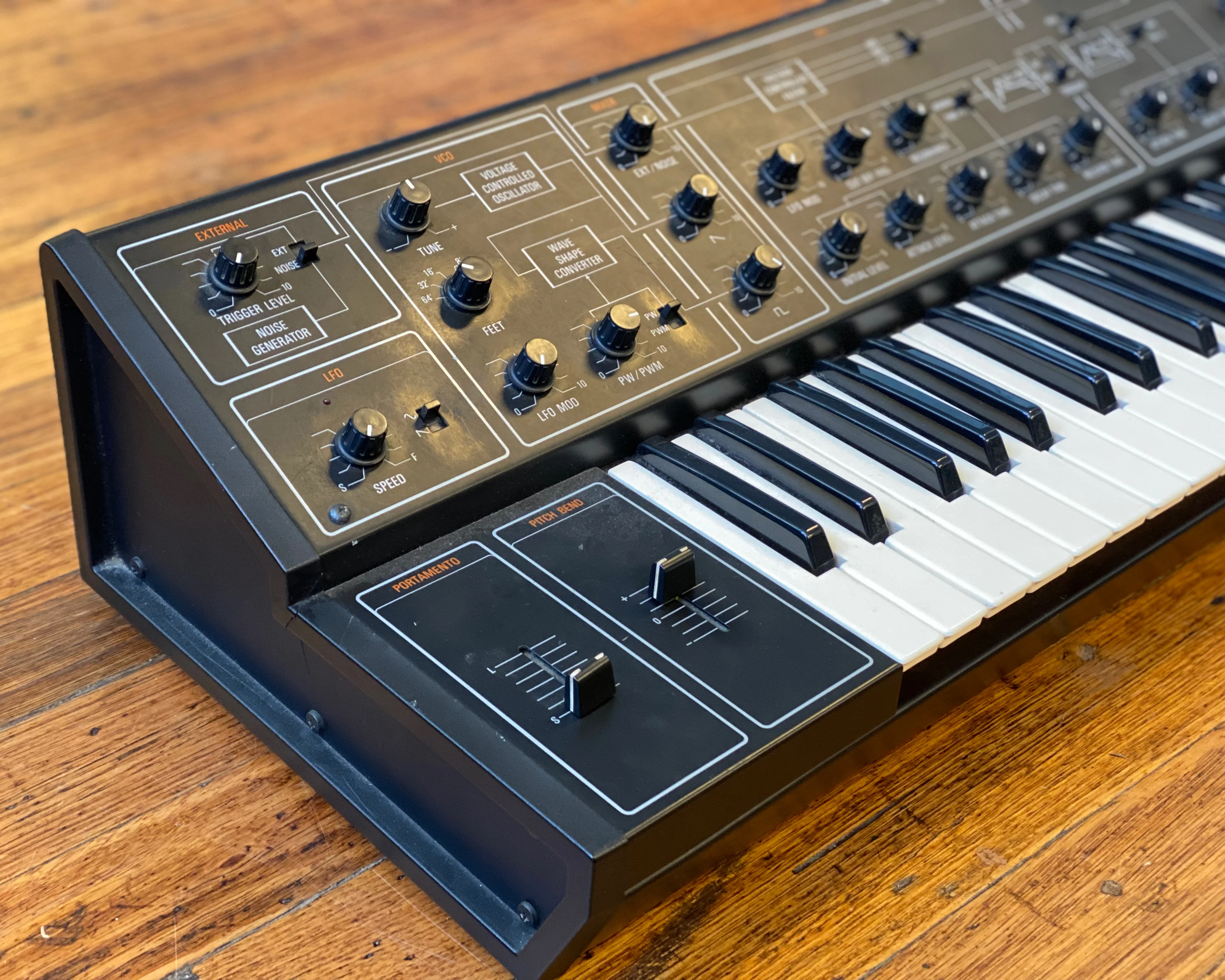 YAMAHA CS-10 Analogue Monophonic Synthesizer - Image 4