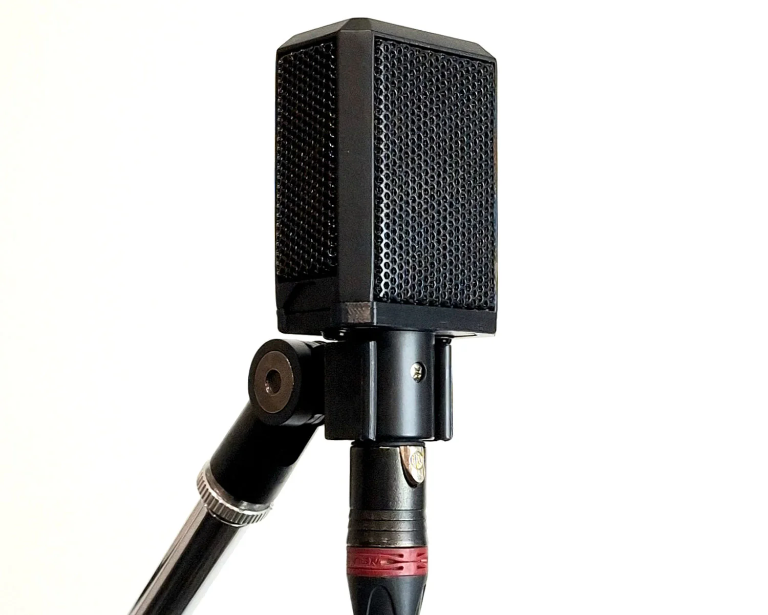 DrAlienSmith Capsule8 Figure 8 Dynamic Microphone - Image 5