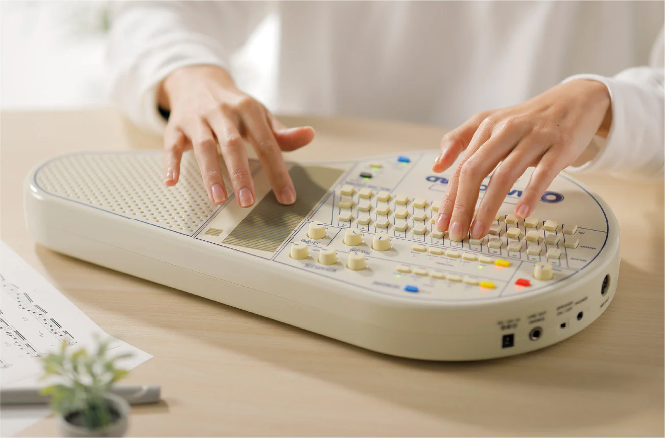 Suzuki Omnichord OM-108 - Ivory - Image 2