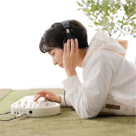 Suzuki Omnichord OM-108 - Ivory - Image 8