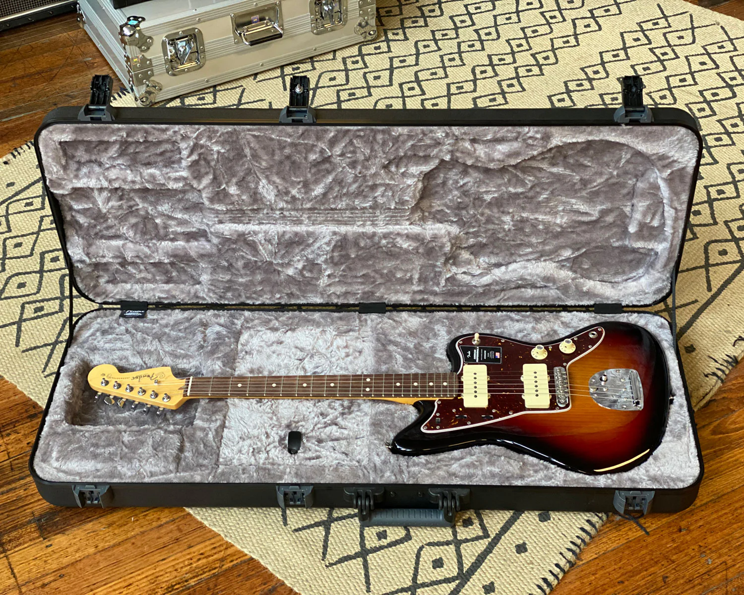 Fender American Professional II Jazzmaster - 3 Colour Sunburst - Image 2