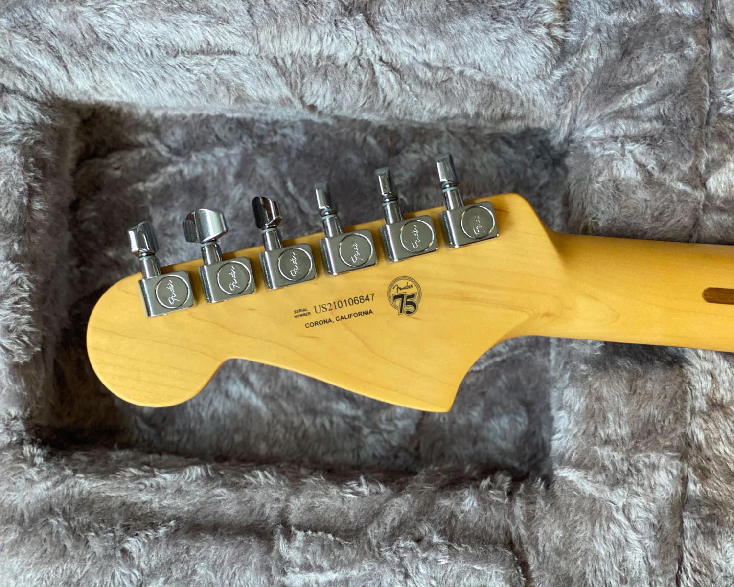 Fender American Professional II Jazzmaster - 3 Colour Sunburst - Image 4