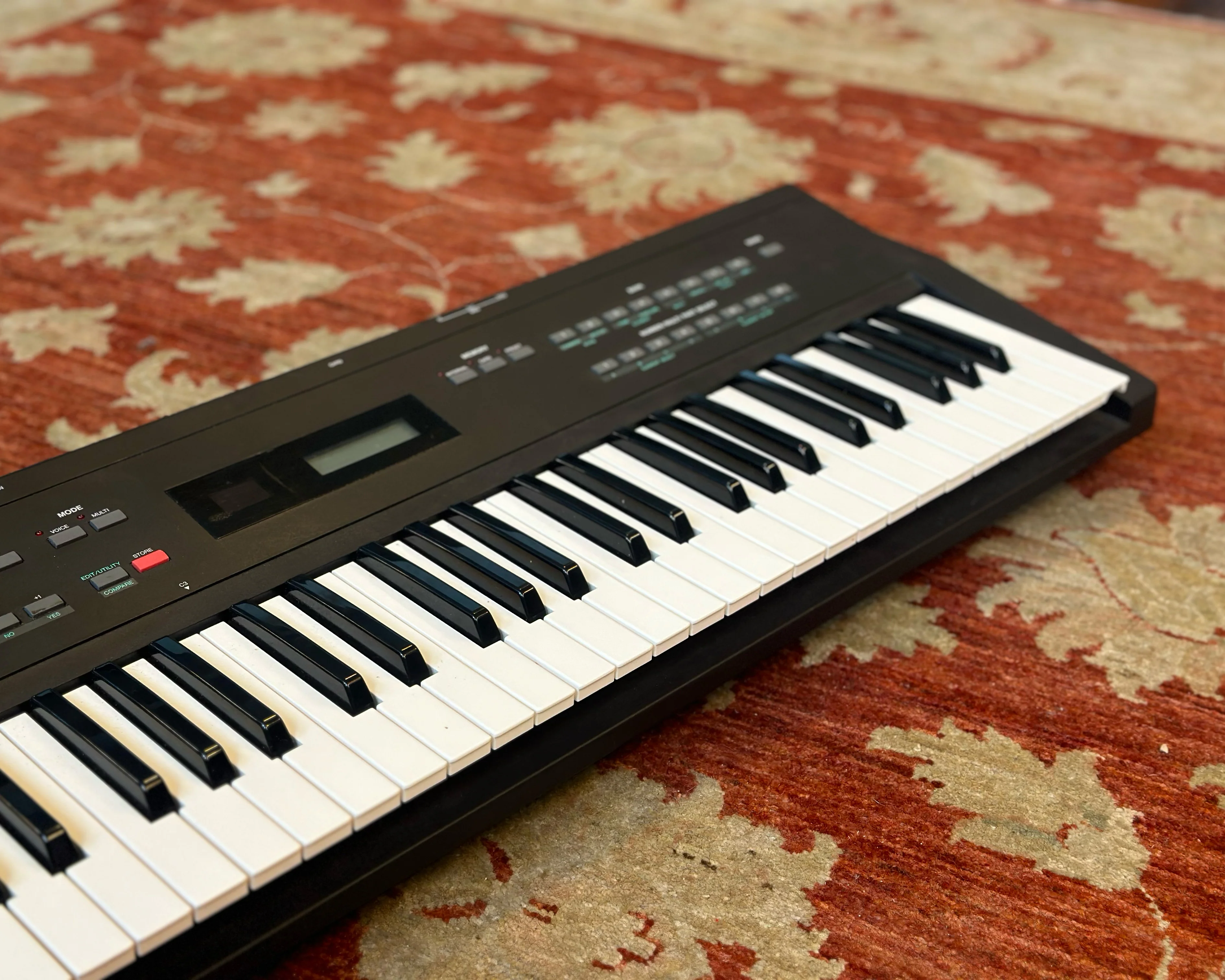 YAMAHA SY35 Vector Synthesizer - Image 3