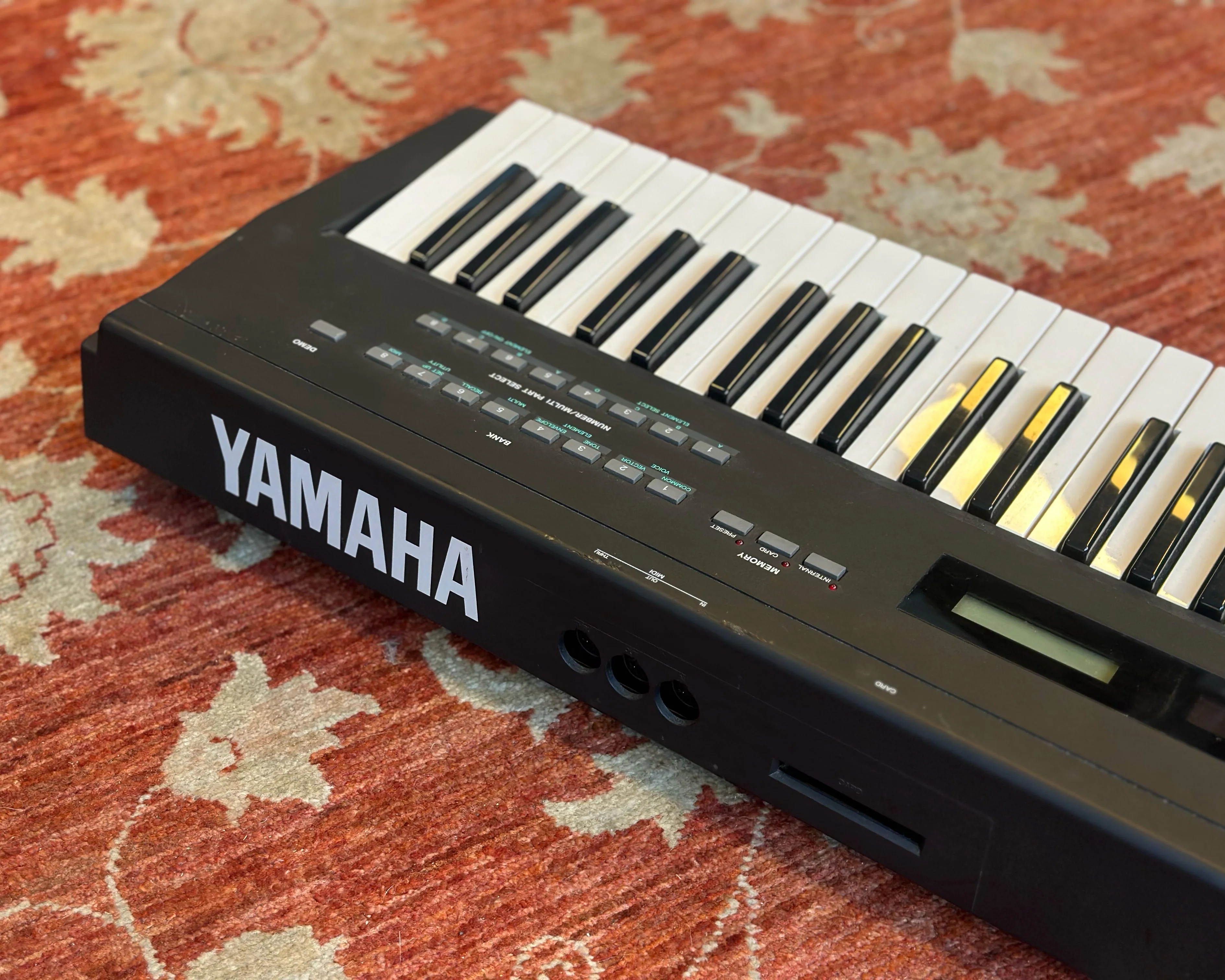 YAMAHA SY35 Vector Synthesizer - Image 4