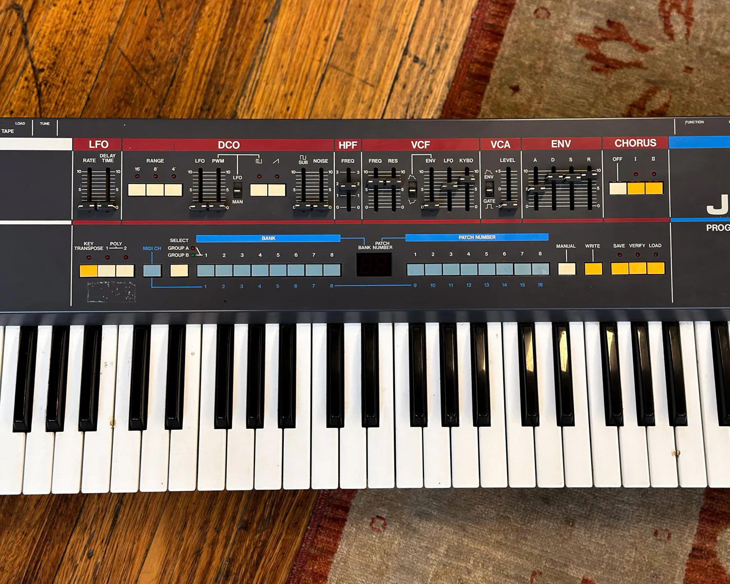 Roland Juno 106 Polyphonic Analogue Synthesizer - Image 4