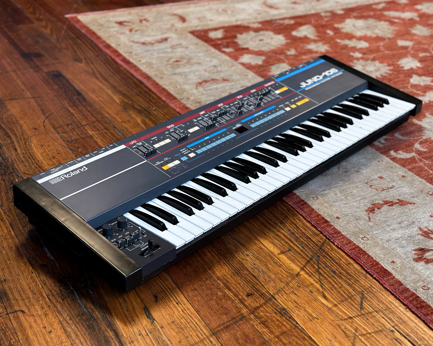 Roland Juno 106 Polyphonic Analogue Synthesizer - Image 5