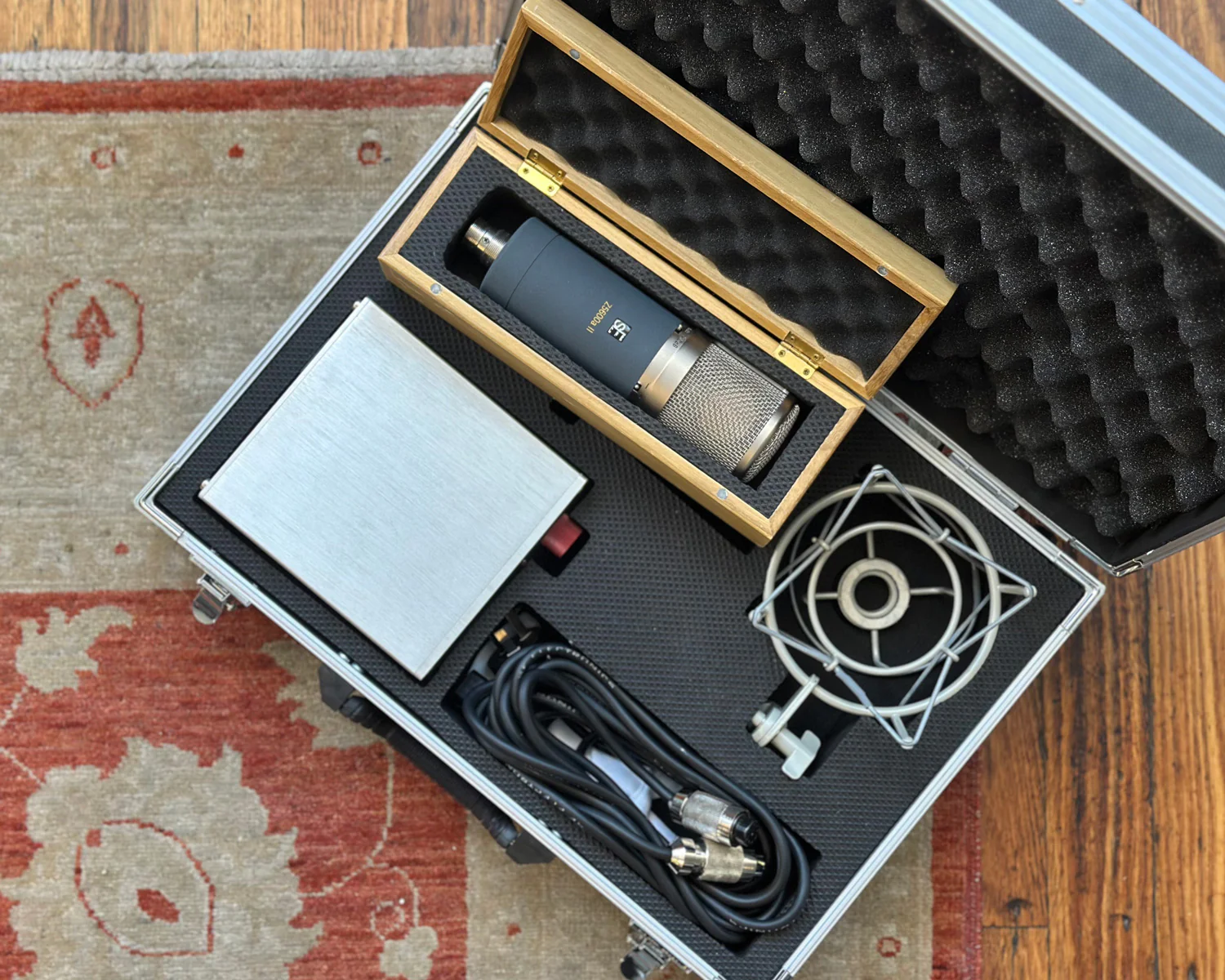 sE Electronics Z5600a II - Multi Pattern Tube Condenser w/ Preamp & Case - Image 2