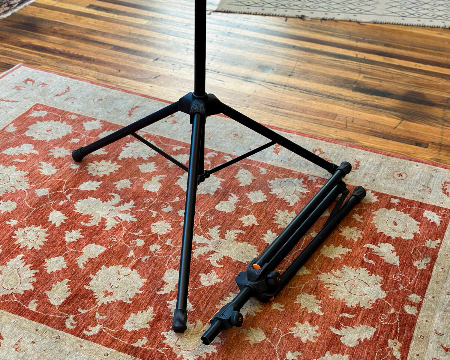 Bespeco Speaker Stand Pair - Image 2