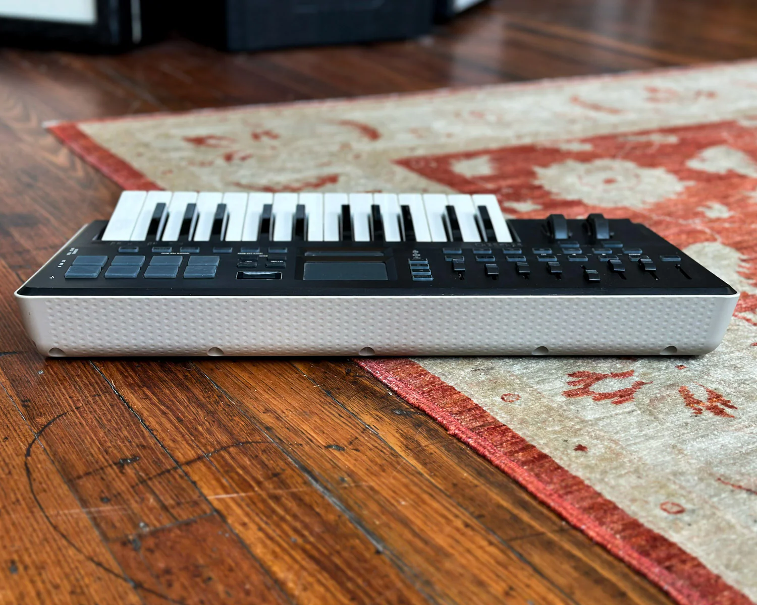 KORG Taktile Midi Controller w/ Kaosillator - Image 5