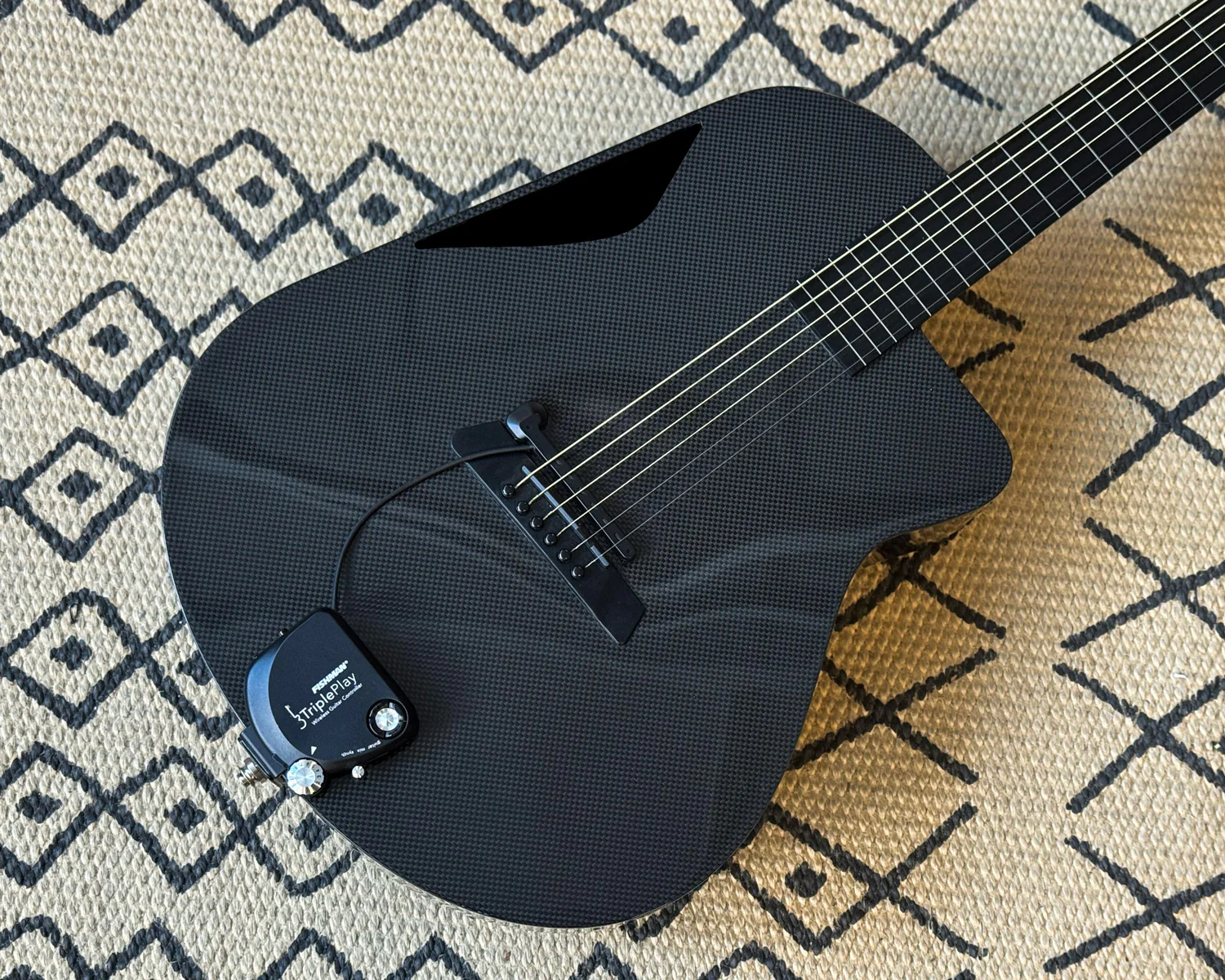 One of One Blackbird Super OM Custom Fretless Carbon Fibre Orchestral Model Acoustic Guitar w/Fishman TriplePlay MIDI Pickup