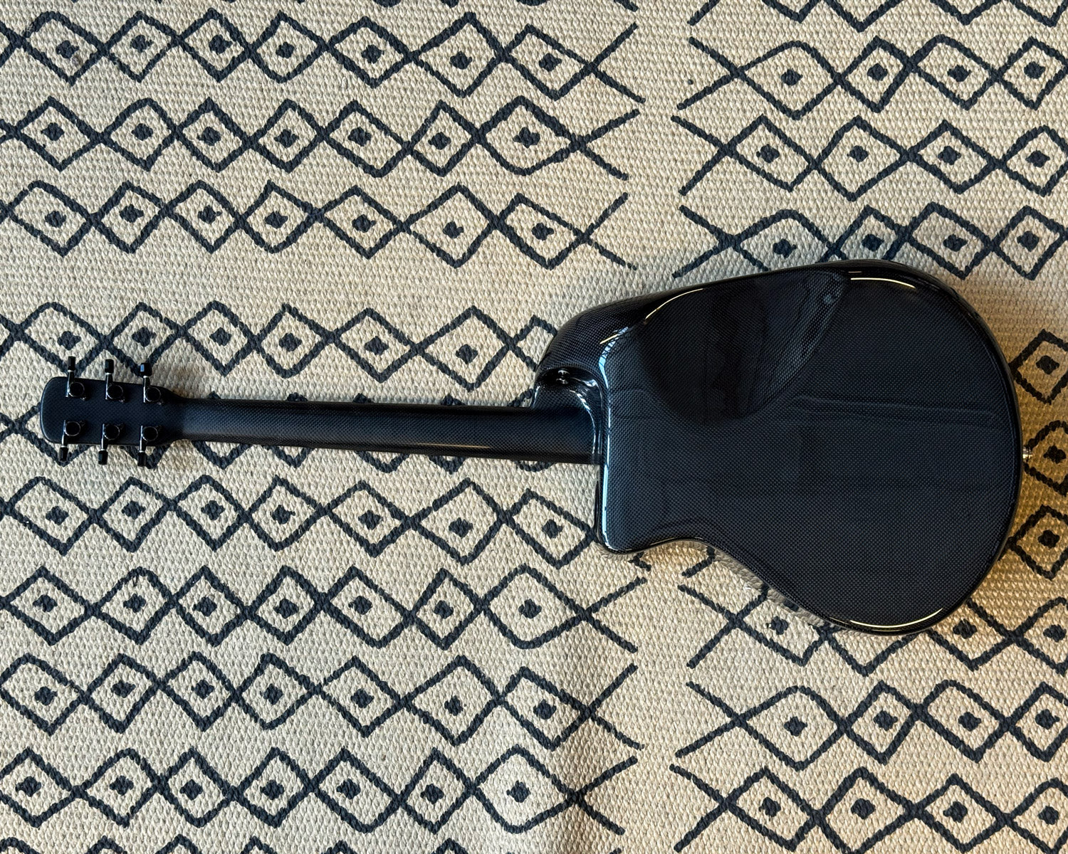 One of One Blackbird Super OM Custom Fretless Carbon Fibre Orchestral Model Acoustic Guitar w/Fishman TriplePlay MIDI Pickup - Image 4