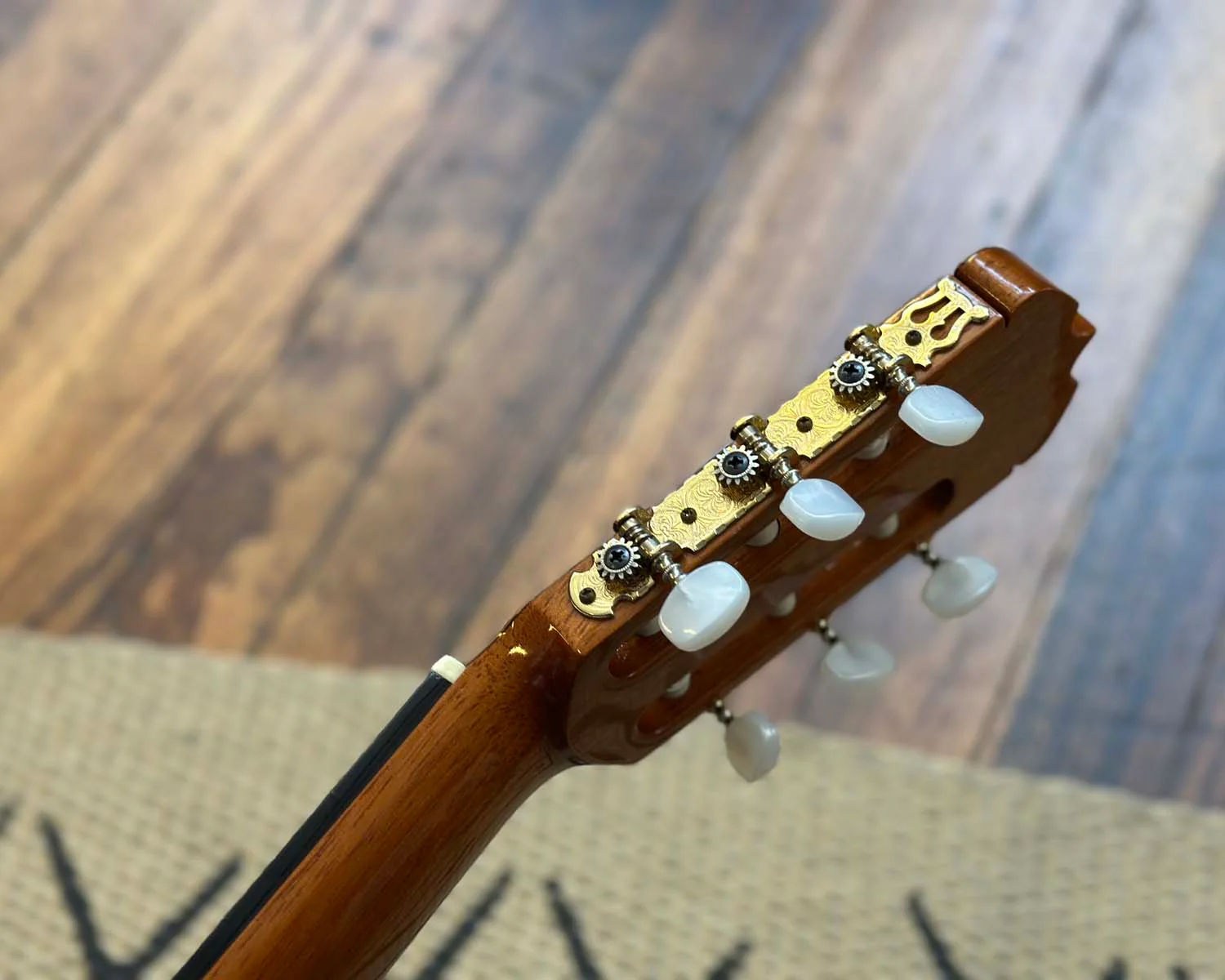 Late '70s Ryoji Matsuoka M40 Classical Guitar w/Hard Shell Case - Image 7