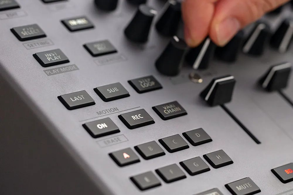 Roland TR-1000 Rhythm Creator Analogue Drum Machine - Image 10