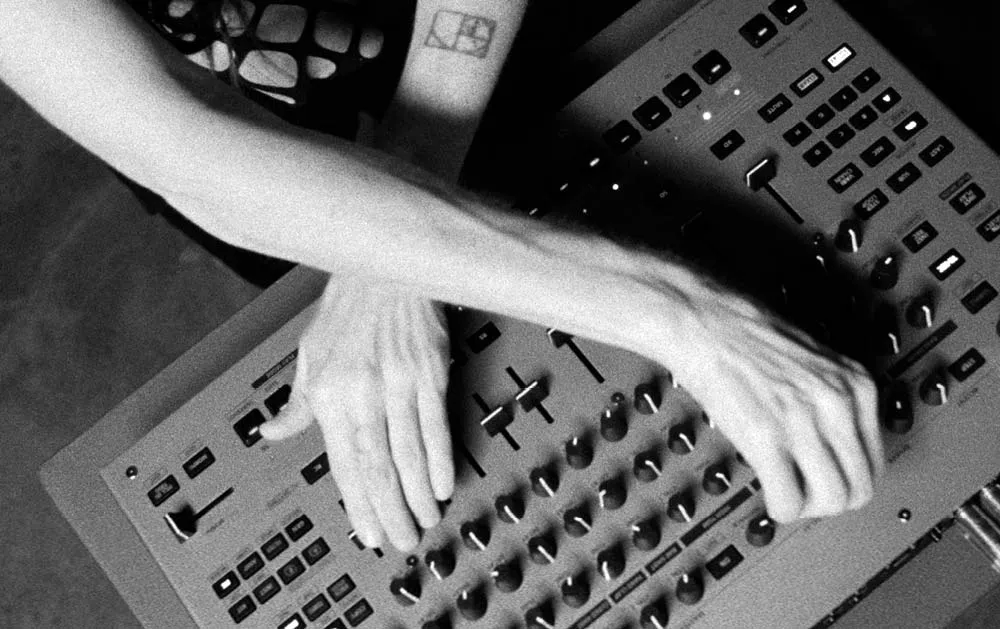 Roland TR-1000 Rhythm Creator Analogue Drum Machine - Image 18