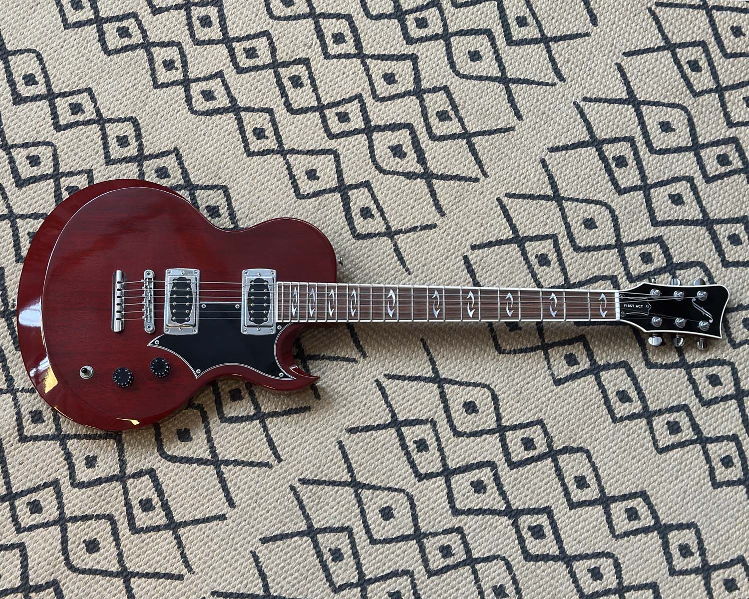First Act Custom Shop Lola - Image 3