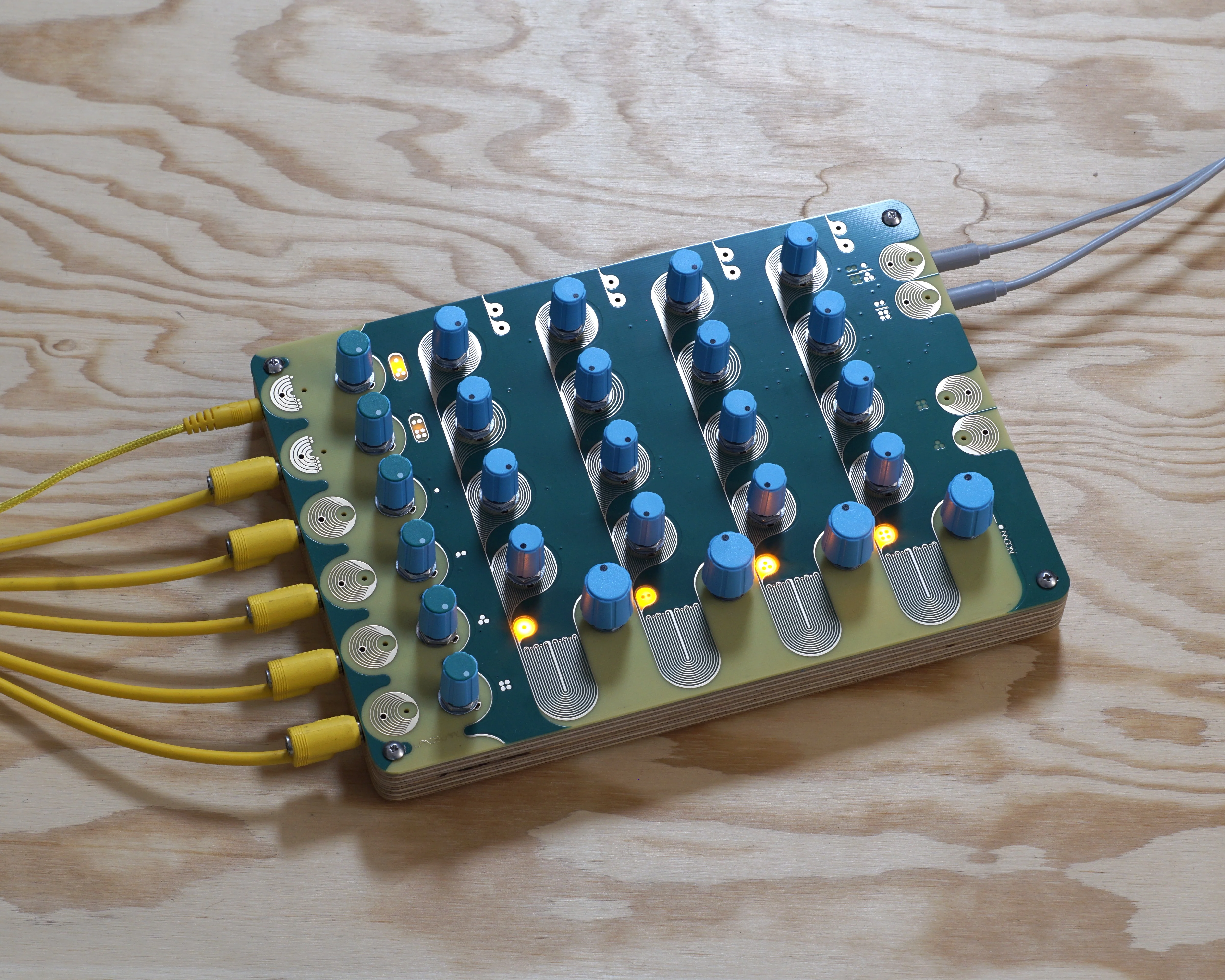 Landscape Moon Passive Analogue 4-Channel Rhythmic Instrument - Image 10