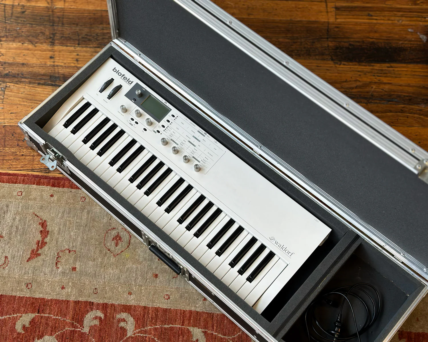 Waldorf Blofeld 49-Keyboard - White w/ Flight Case - Image 2