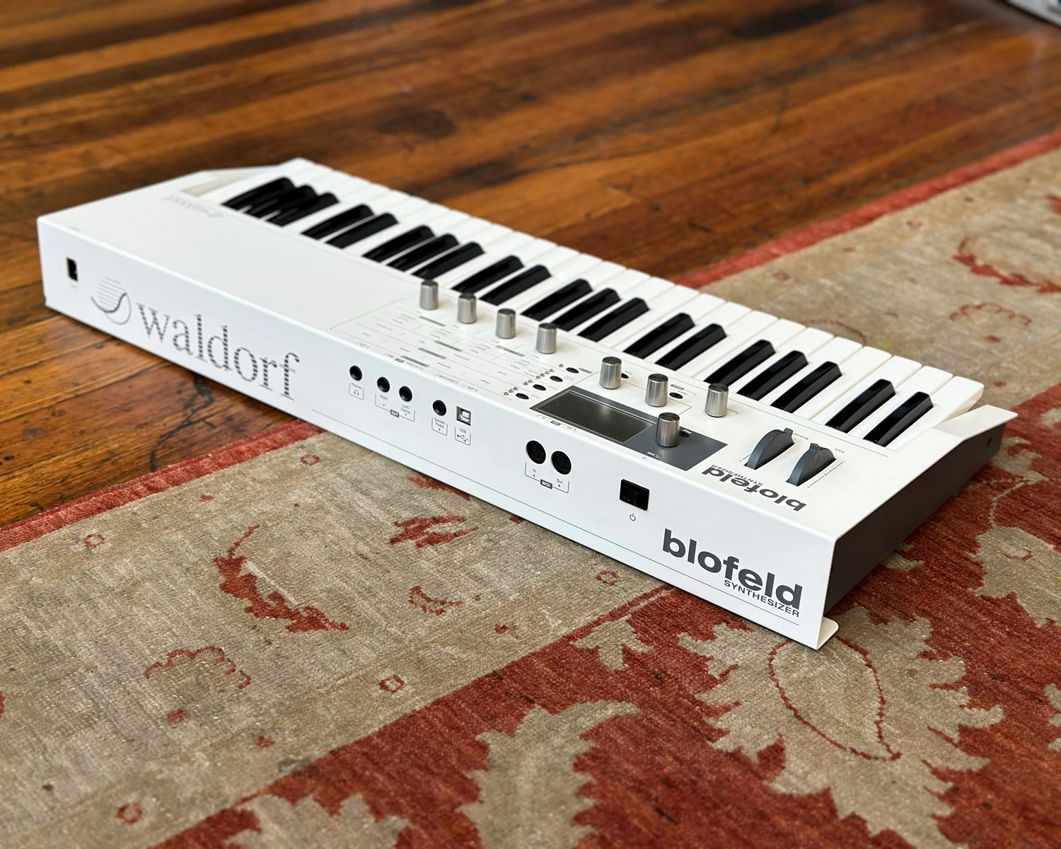 Waldorf Blofeld 49-Keyboard - White w/ Flight Case - Image 4