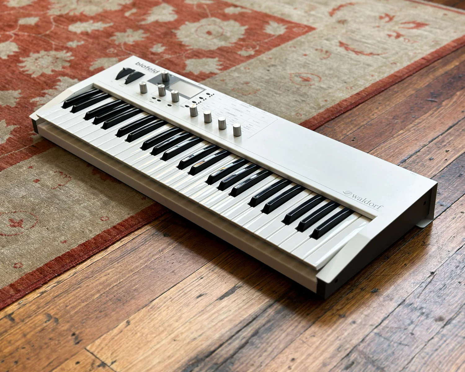 Waldorf Blofeld 49-Keyboard - White w/ Flight Case - Image 9