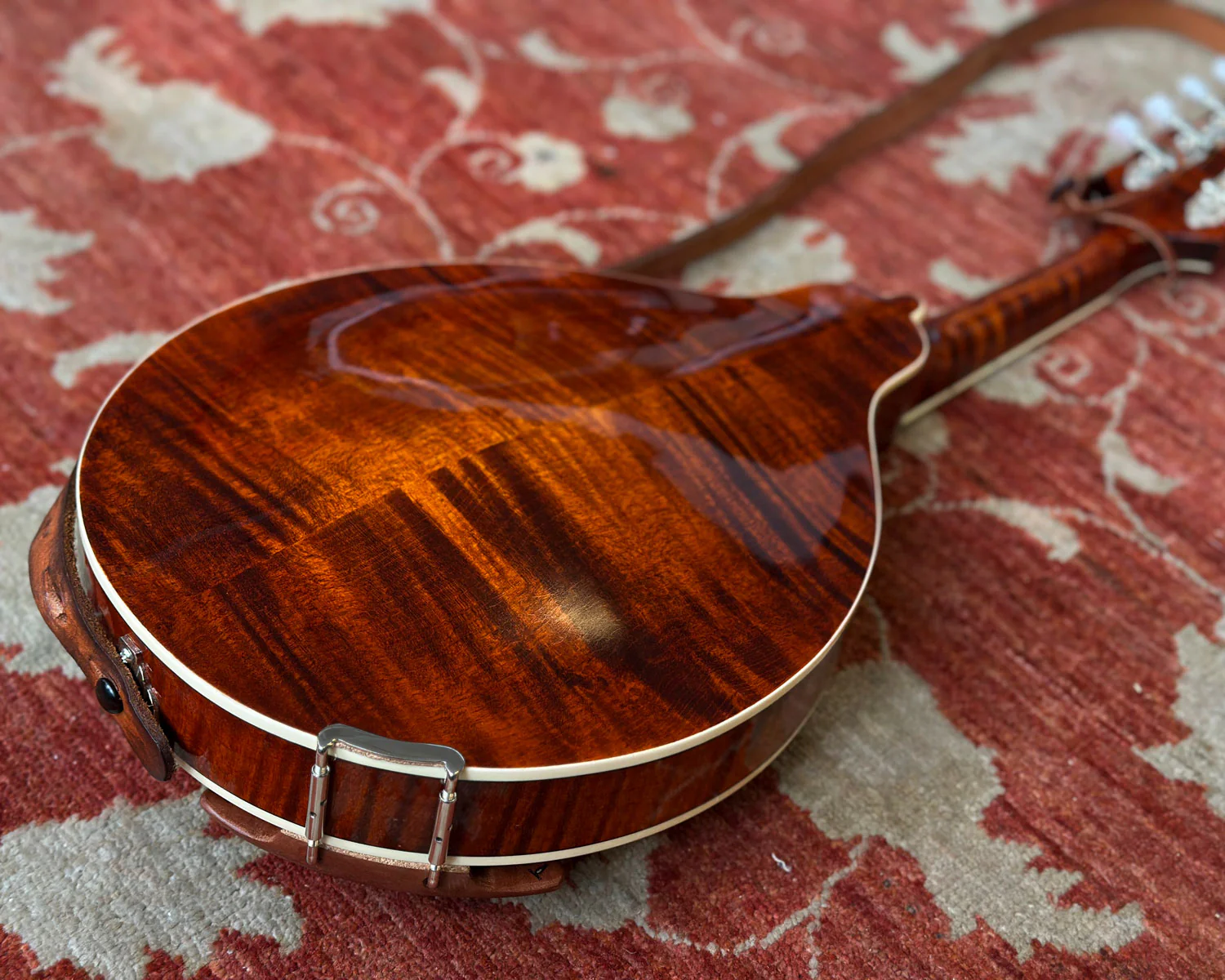 Eastman MD604 Mandolin w/ OHSC, Handrest & Strap - Image 4