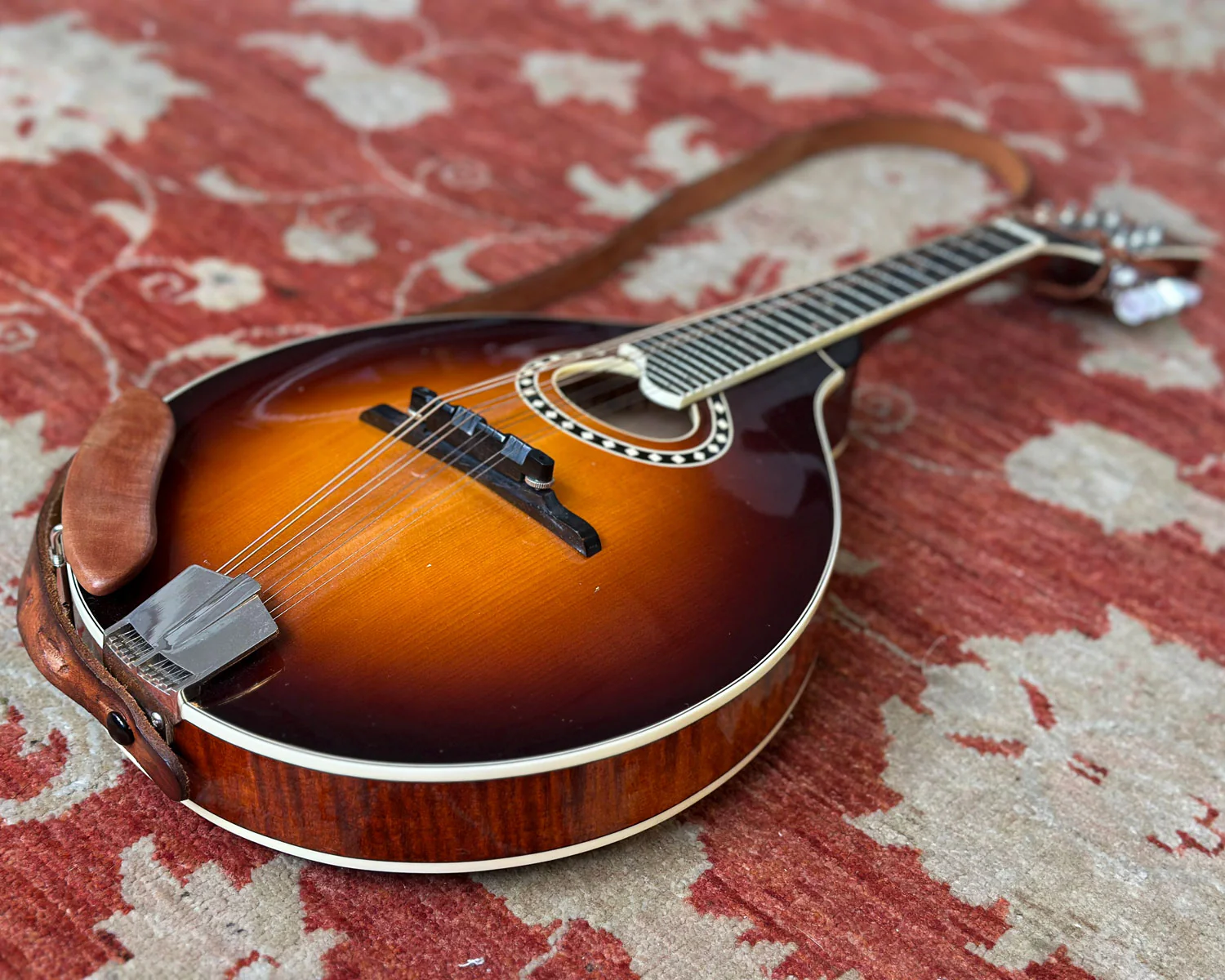Eastman MD604 Mandolin w/ OHSC, Handrest & Strap - Image 5