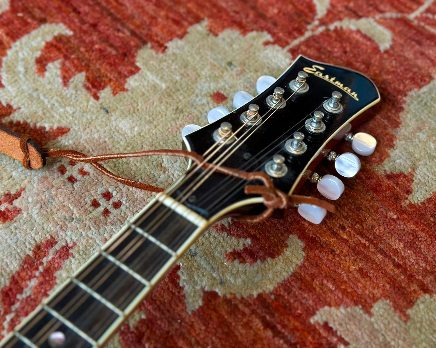 Eastman MD604 Mandolin w/ OHSC, Handrest & Strap - Image 6