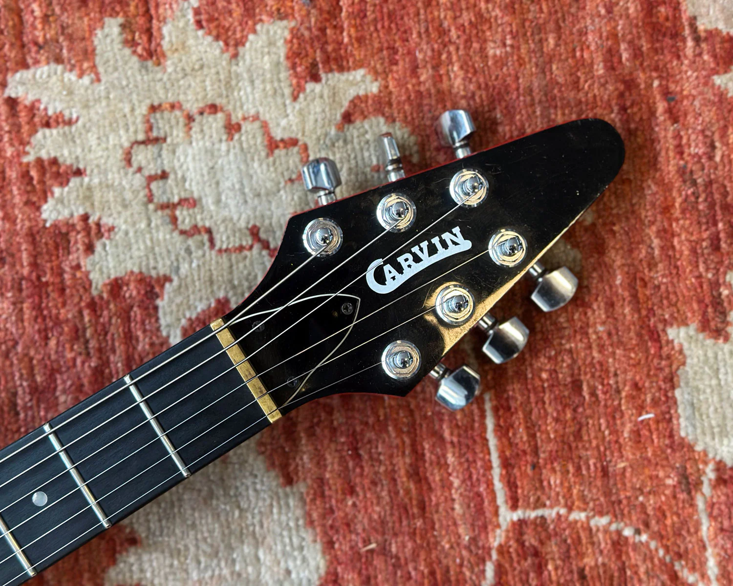 1980s Carvin V220 Hardtail Electric Guitar - Image 5