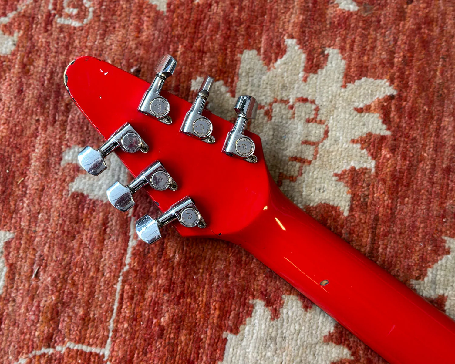 1980s Carvin V220 Hardtail Electric Guitar - Image 6