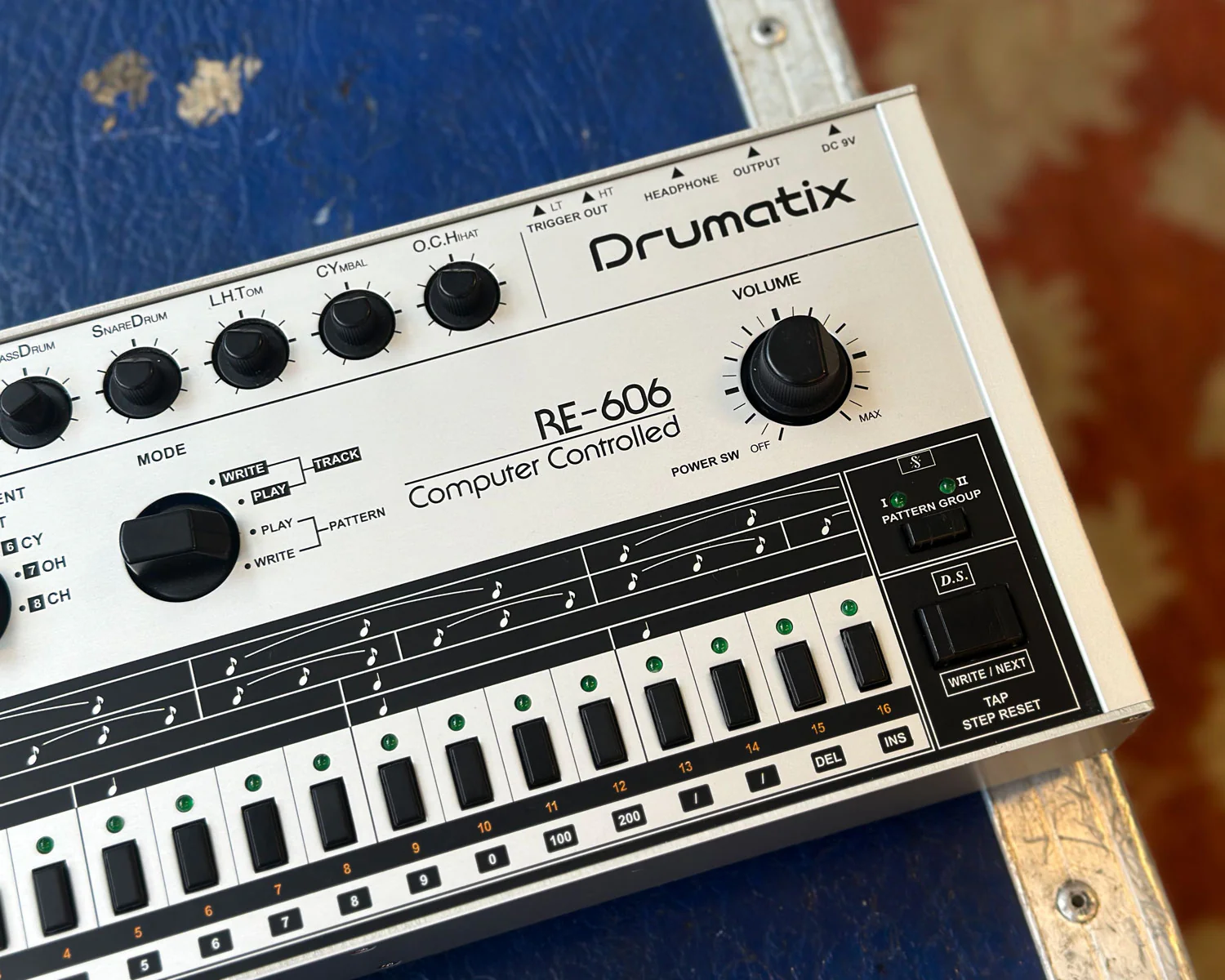 Din Sync RE-606 w/ AlienizeD mk2 Mod - Image 3