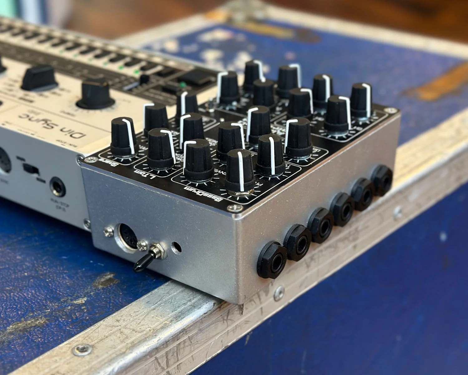 Din Sync RE-606 w/ AlienizeD mk2 Mod - Image 6