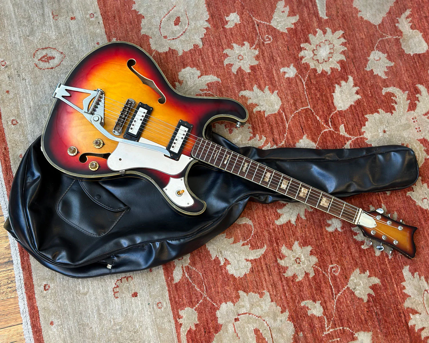 Late 60s MIJ Honey / Teisco SE-26V Hollowbody - Image 11