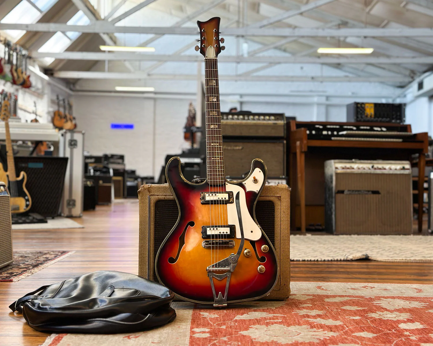 Late 60s MIJ Honey / Teisco SE-26V Hollowbody - Image 12