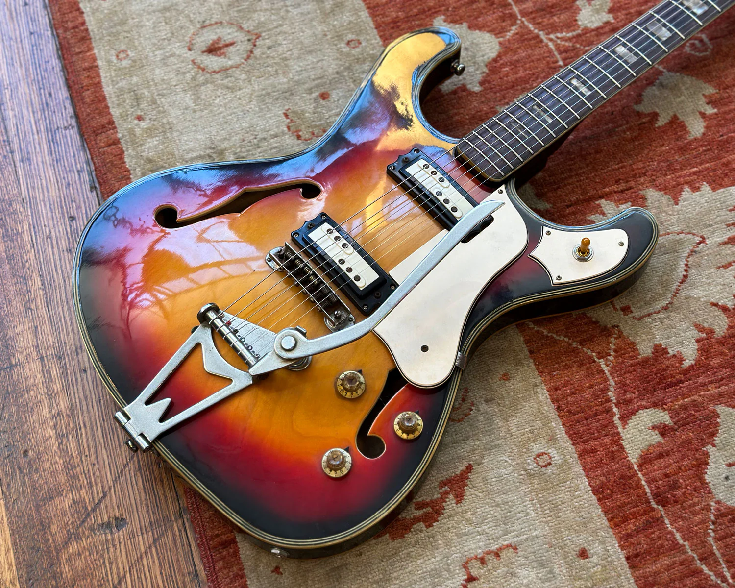 Late 60s MIJ Honey / Teisco SE-26V Hollowbody - Image 7